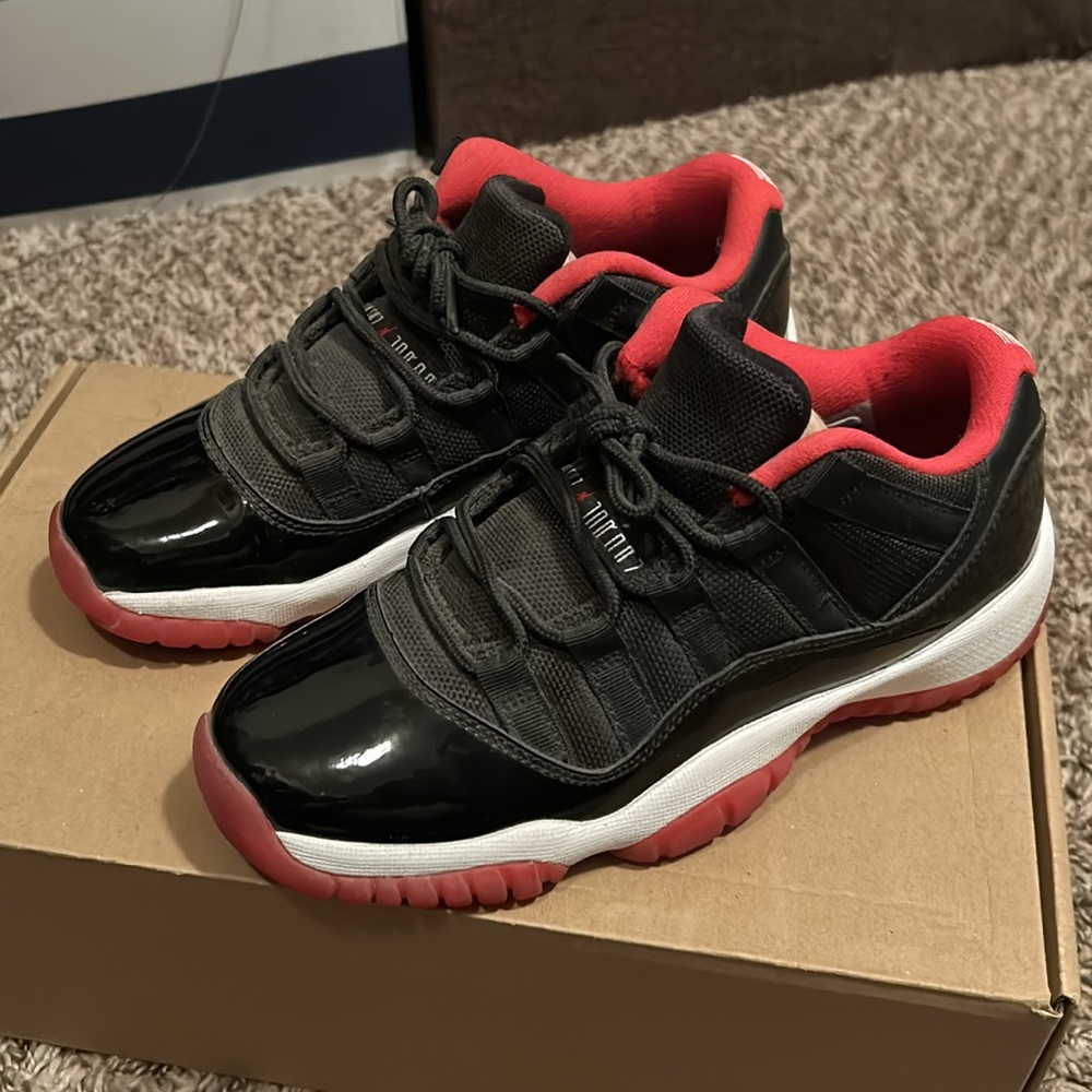 Nike Air Jordan 11 low “Breds” size 4Y